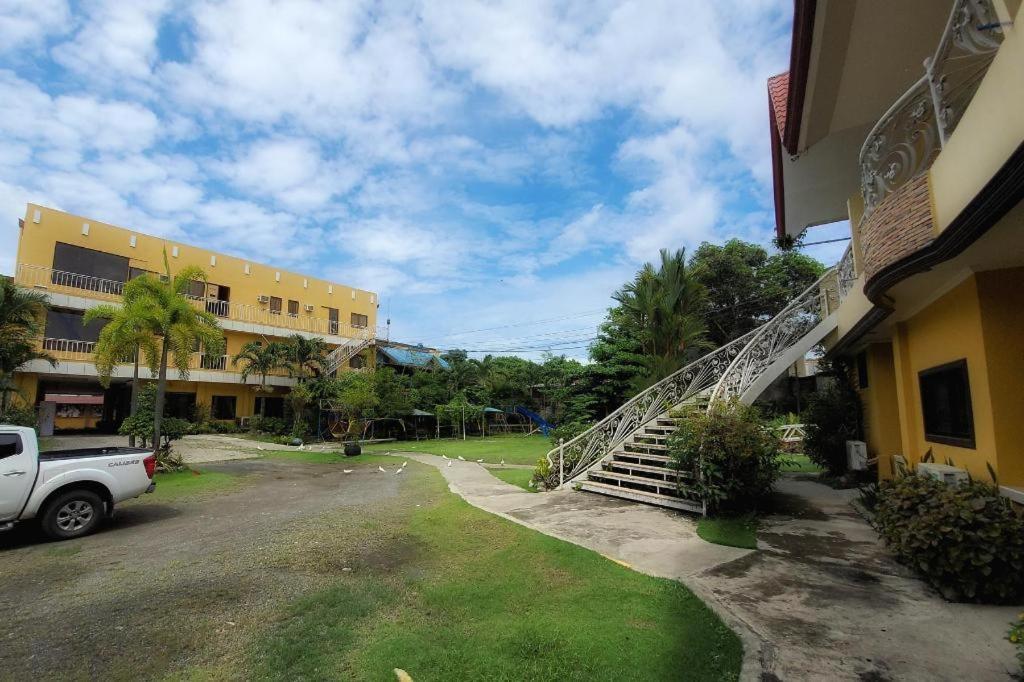 Sunny Point Hotel Davao Stadt Exterior foto